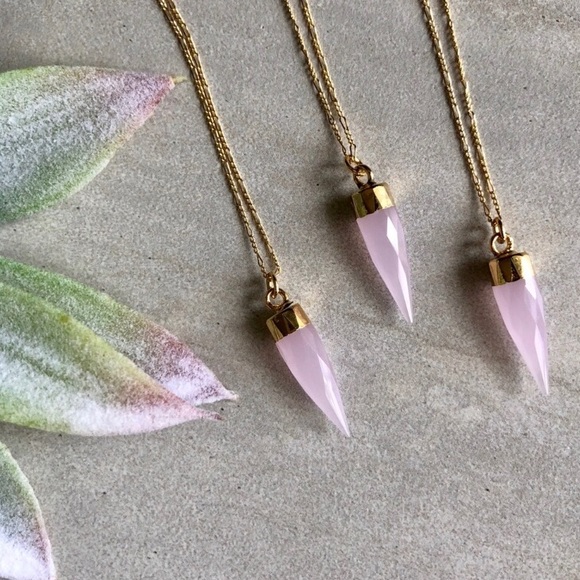 πDainty Rose Quartz Pendant Necklace - Picture 2 of 4
